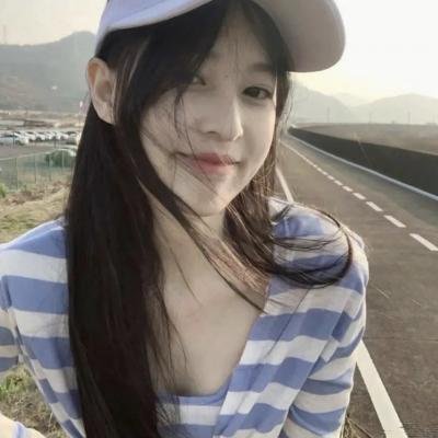 低沉的天空海报